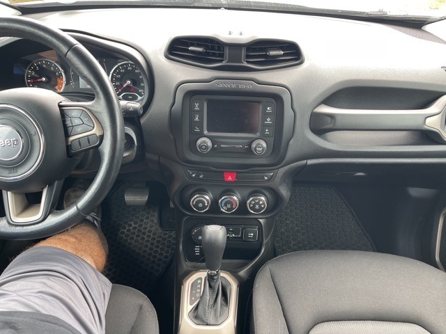 Thumbnail: 2016 Jeep Renegade - 14