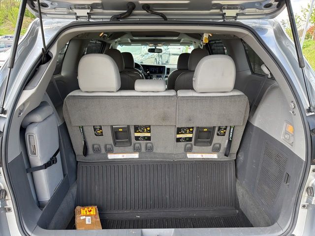 Thumbnail: 2017 Toyota Sienna - 12