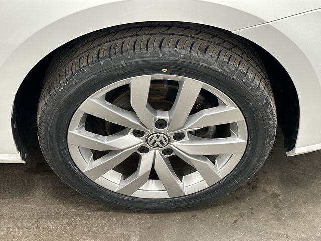 Thumbnail: 2018 Volkswagen e-Golf - 5