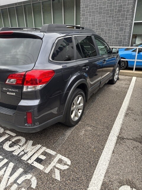 2013 Subaru Outback 2.5i Premium photo 2