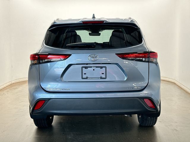 Thumbnail: 2022 Toyota Highlander - 4