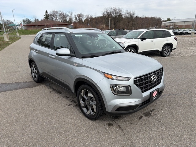 Thumbnail: 2022 Hyundai Venue - 5