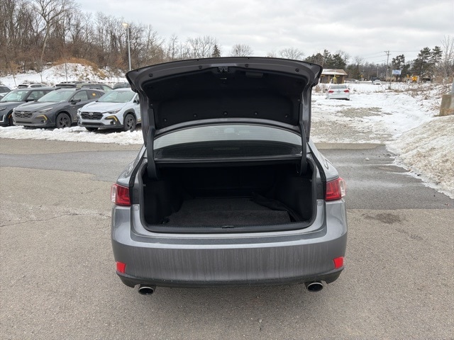 Thumbnail: 2016 Lexus IS - 11