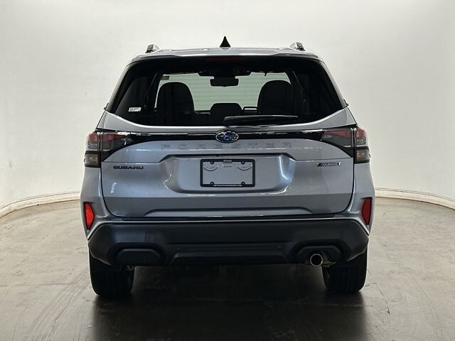 2025 Subaru Forester Touring photo 4