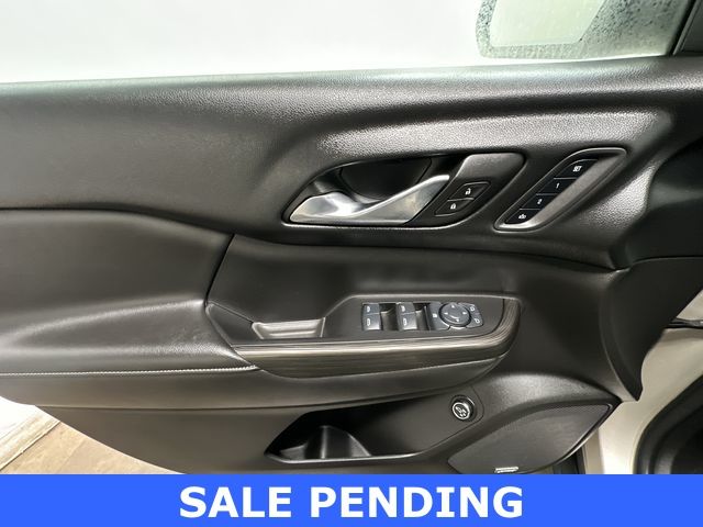 Thumbnail: 2017 GMC Acadia - 19