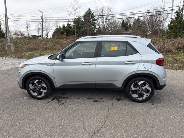 Thumbnail: 2022 Hyundai Venue - 13