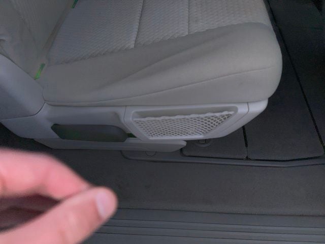 Thumbnail: 2010 Chrysler Town & Country - 13