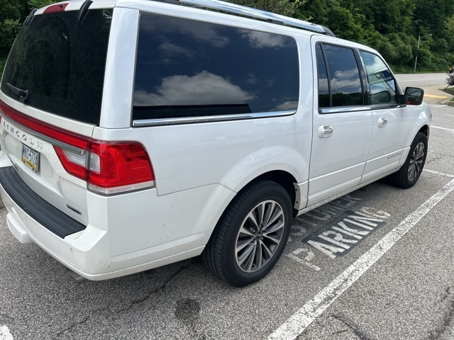 Thumbnail: 2016 Lincoln Navigator L - 3