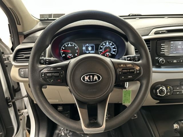 Thumbnail: 2017 Kia Sorento - 7