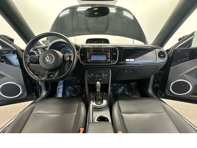 Thumbnail: 2014 Volkswagen Beetle - 17