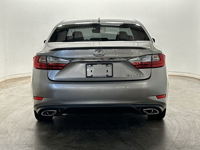 Thumbnail: 2017 Lexus ES - 4