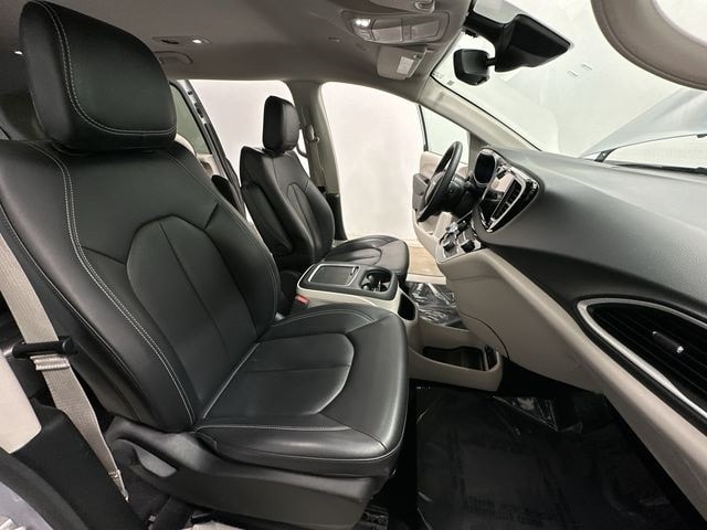 Thumbnail: 2023 Chrysler Pacifica - 23