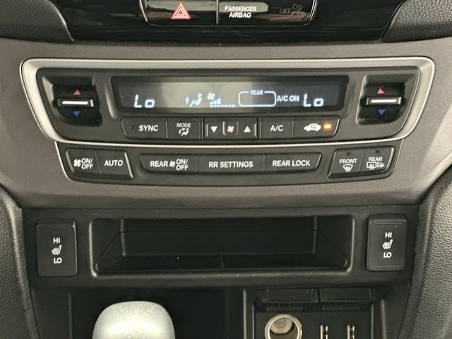 Thumbnail: 2017 Honda Pilot - 15