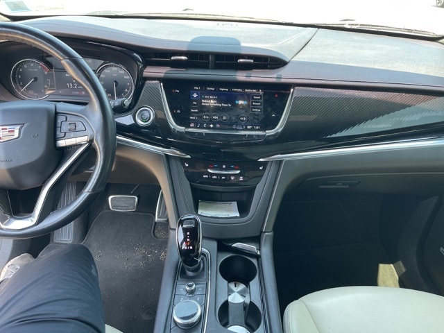 Thumbnail: 2022 Cadillac XT6 - 13