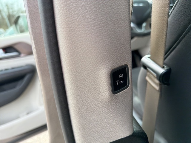 Thumbnail: 2018 Chrysler Pacifica - 28