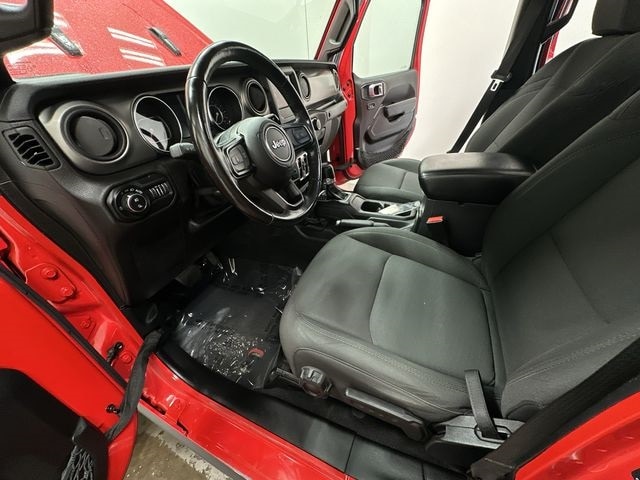 Thumbnail: 2021 Jeep Gladiator - 16