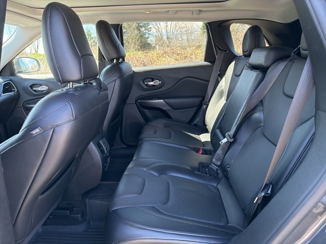 Thumbnail: 2019 Jeep Cherokee - 17