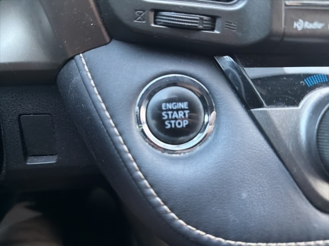 Thumbnail: 2013 Toyota RAV4 - 17