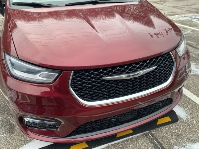 Thumbnail: 2023 Chrysler Pacifica - 15