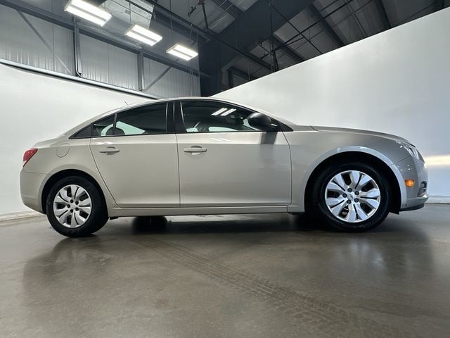 Thumbnail: 2013 Chevrolet Cruze - 3