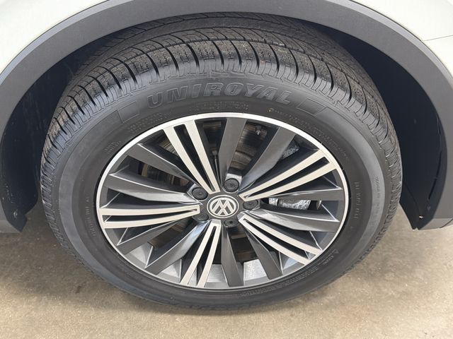 Thumbnail: 2018 Volkswagen Tiguan - 5