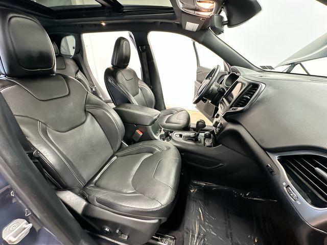 Thumbnail: 2021 Jeep Cherokee - 23