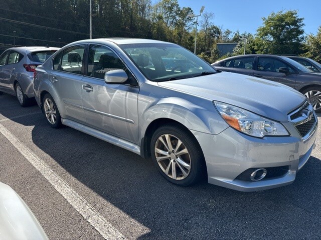 2014 Subaru Legacy 2.5i Limited photo 2