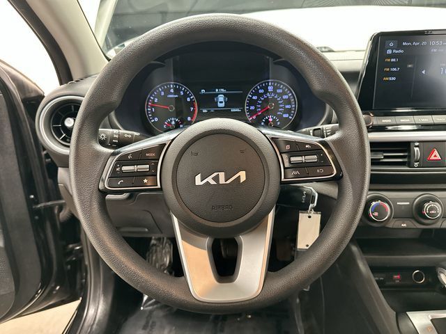Thumbnail: 2022 Kia Forte - 7