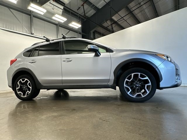 Thumbnail: 2016 Subaru Crosstrek - 3