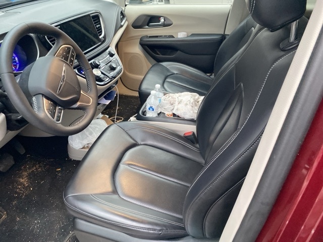 Thumbnail: 2023 Chrysler Pacifica - 22