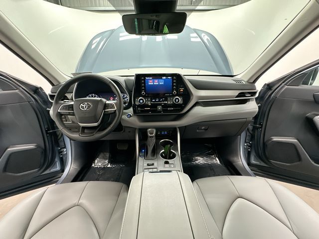 Thumbnail: 2022 Toyota Highlander - 21