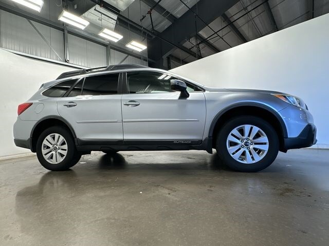 2015 Subaru Outback 2.5i Premium photo 3
