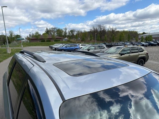 Thumbnail: 2017 Toyota Sienna - 8