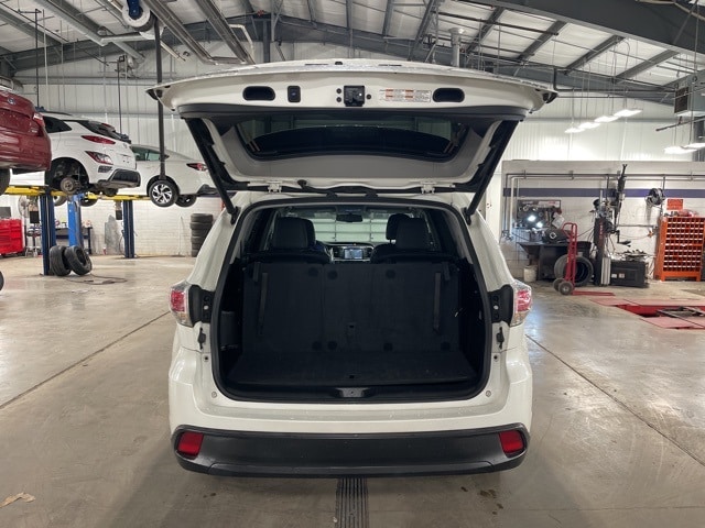 Thumbnail: 2015 Toyota Highlander - 11