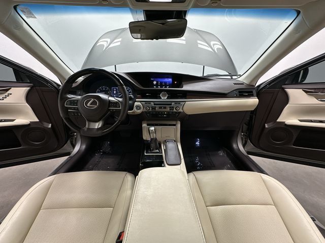 Thumbnail: 2017 Lexus ES - 22