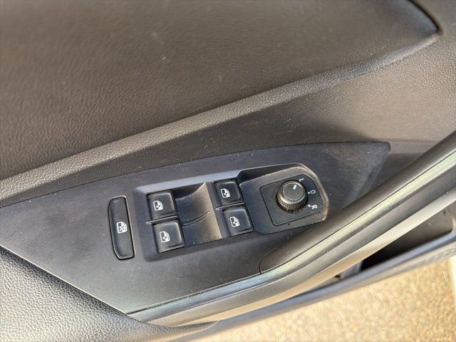 Thumbnail: 2019 Volkswagen Jetta - 16
