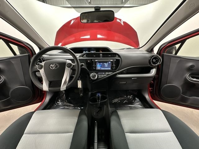 Thumbnail: 2015 Toyota Prius c - 16