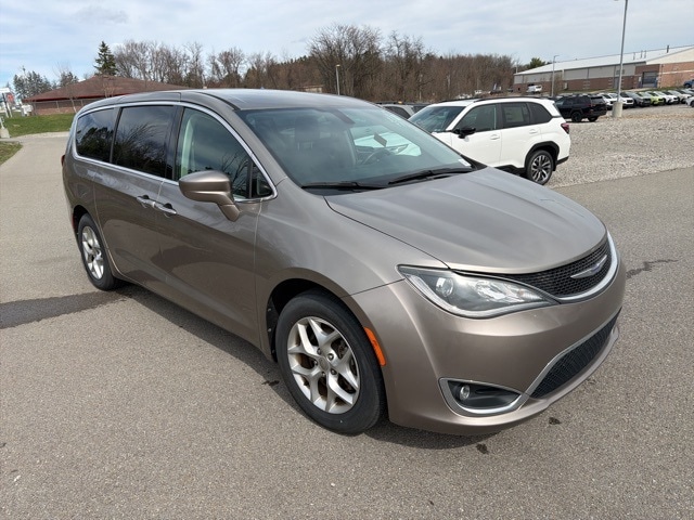 Thumbnail: 2018 Chrysler Pacifica - 5