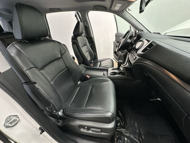 Thumbnail: 2017 Honda Pilot - 22