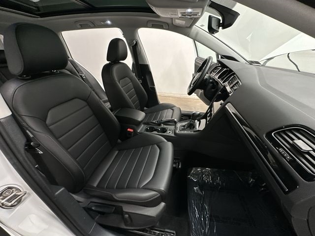 Thumbnail: 2018 Volkswagen e-Golf - 24