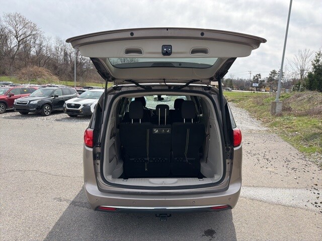 Thumbnail: 2018 Chrysler Pacifica - 11