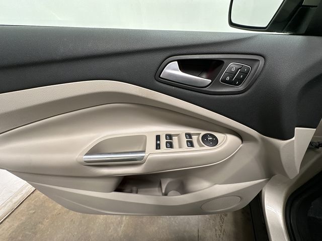 Thumbnail: 2017 Ford Escape - 18