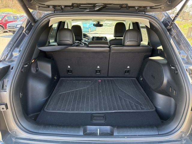 Thumbnail: 2019 Jeep Cherokee - 12