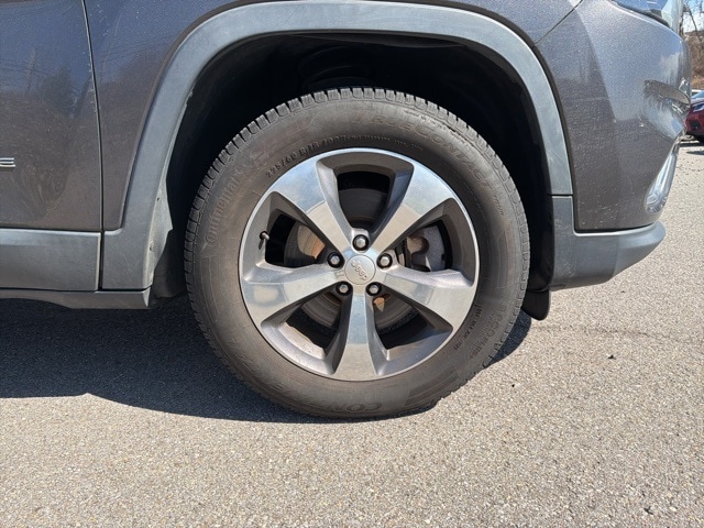 Thumbnail: 2019 Jeep Cherokee - 7