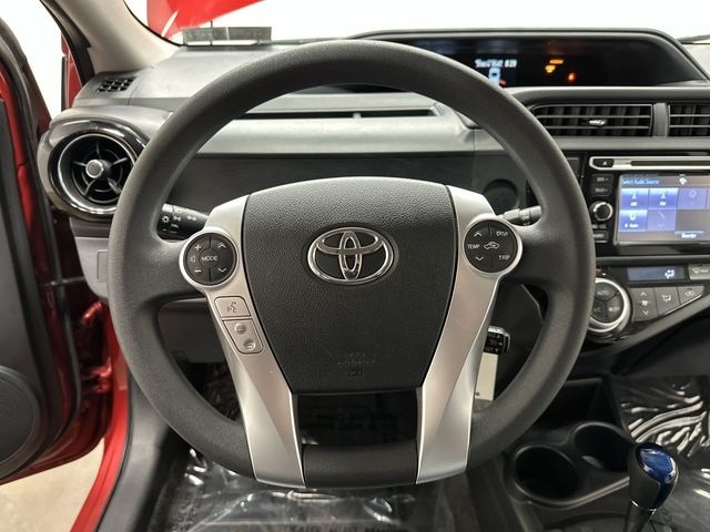 Thumbnail: 2015 Toyota Prius c - 7