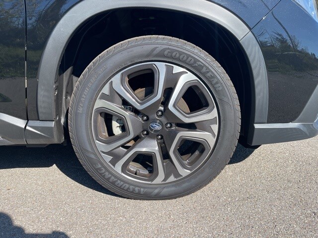 2023 Subaru Ascent Limited photo 3