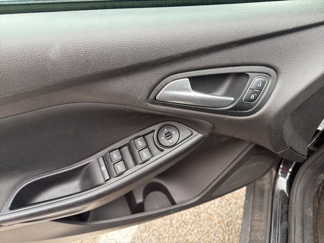 Thumbnail: 2016 Ford Focus - 13