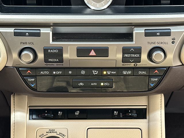 Thumbnail: 2017 Lexus ES - 17