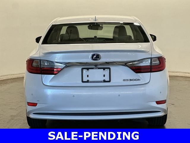 Thumbnail: 2016 Lexus ES - 4