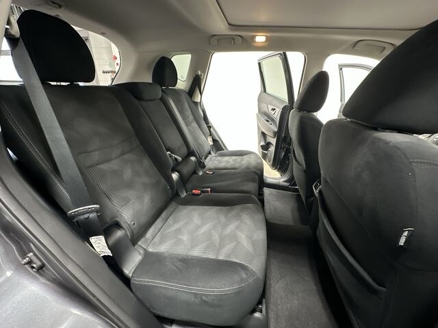 Thumbnail: 2015 Nissan Rogue - 25